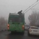 ЭЛДИК КАБАР: "Ош шаарында жамгыр жаап жатканда окуучу троллейбустун үстүндө кетти" дейт окурман