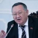 Экс-депутат Каныбек Осмоналиев тирүү адамга орнотулган эстелик боюнча: "Алиясбек Алымкуловду айылдаштары ыңгайсыз абалга калтырган окшойт"