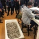 Москванын тургуну 1 ванна толо тыйынга жаңы iPhone сатып алды