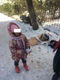 Бишкекте жер төлөдө, жылуулук түтүктөрү өтүүчү жайда жашаган, базарда иштеген балдарды аныктоо үчүн рейд өткөрүлдү