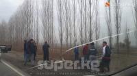 ЭЛДИК КАБАР: Ош шаарына жакын жерде унаа оодарылып кетти