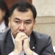 Экс-депутат Равшан Жээнбеков: "Бийлик бутактарынын тең салмактуулугунун бузулушуна биринчи кезекте Конституция күнөөлүү"