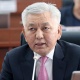 "Кат жөнөттүк, жооп келе элек". Иса Өмүркулов аны фракция лидерлигинен кетирүү аракети боюнча комментарий берди
