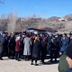 Чаткалда алтын кенге байланыштуу 300гө чукул эл митингге чыгып, ал жерге 400 спецназ тартылды
