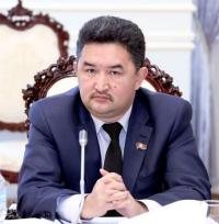 Депутат Алмазбек Баатырбеков: "Кызматка туугандарды тарткан туура эмес"