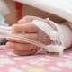 2 жаштагы баласын таанышына таштап Орусияга кеткен аялдын наристеси чарчап калды. Эне таанышынын үстүнөн арыз жазуудан баш тартууда