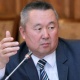 Депутат Нышанов чиновниктердин үйлөрү өзүнө же аялына жазылбаса ал жерге жашаганга тыюу салуу керектигин айтты