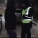 ЭЛДИК ВИДЕО: Унаанын ичинен ачуу чаңырып, инспектордон жардам сураган аялга көңүл бурбай койгон кызматкердин окуясы боюнча иликтөө жүрүүдө