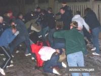 Кара-Сууда 31 окуучунун катышуусундагы мушташта 15 жаштагы өспүрүмдү коңшу айылдын тургуну бычактаганы аныкталды