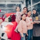 Ырчы Анжелика тун кызына унаа белек кылды