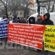 "Кыргыз өлкөсүндө акыйкаттык жок". Жарандар жерди трансформациялоого байланыштуу Ак Үйдүн алдына нааразычылык акциясына чыгышты