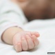 Жети-Өгүздө 2 жаштагы наристе шымына сийип койгону үчүн сабалган, ал ооруканада чарчап калды. Кылмышка таежеси шектелүүдө