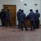 Аида Салянованын иши каралып жаткан сот имаратына 30дай милиция кызматкери кирип келди