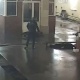 Орусияда кардар унаа жуучу жайдын кызматкерин бир сокку менен жыга чапты. Жабырлануучу ооруканада көз жумган