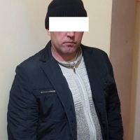 Каракол шаарында коомдук унаадан 10 килограмм гашиш менен бир адам кармалды