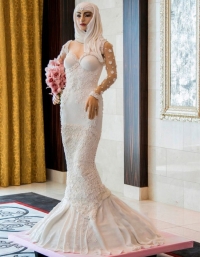 Сулуу, келишимдүү бир миллион долларлык "келин"