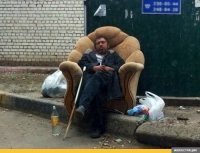 Элден билетке акча сурап жаткан селсаяктын чөнтөгүнөн 40 миллион сомдон ашуун акча табылган