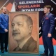Азамат Жаналиев Режеп Тайип Эрдоганга алтын мык кагылган портретин тапшырды
