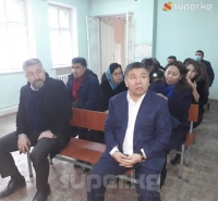 Сотто Алмамбет Шыкмаматов сурак берип жатып ага карата козголгон ишти саясий кысым деп атады