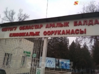 ЭЛДИК КАБАР: Окурман: "Оштогу балдар ооруканасына чиновник келгени үчүн жөнөкөй жарандарды киргизбей жатышат"