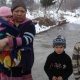 Ошто көрүстөндүн жанында 5 баласы менен жашап жаткан аял: "Мени айыл башчы кубалап жатат, бара турган жерим жок"