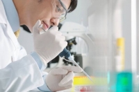 Япондор сасык тумоонун вирусун 1 күндө жок кылуучу дары ойлоп табышты