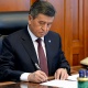 Президент кыргыз тасмаларынын мазмунун көзөмөлгө алуу боюнча мыйзамга кол койду