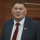Депутат Камчыбек Жолдошбаев маршруттук таксинин жүргүнчүлөрү аялдамадан эмес, жолдун ортосунан түшкөнүнө нааразы
