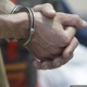 Ошто айылдык кеңештин депутаты менен кылмыштуу топтун мүчөсү тургундан 400 миң сом талап кылууга шектелип кармалды