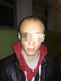 Бишкекте 19 жаштагы балага 24 жолу бычак сайып өлтүргөн деп шектелип эки адам кармалды