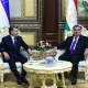 Өзбекстан менен Тажикстандын президенттери 2 өлкөнүн жарандарына 1 айга визасыз жүрүүгө уруксат берген макулдашууга кол коюшту