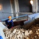 "Аймакта майып балдар көп төрөлө баштады" дешет Казарманда алтын ылгоочу комбинаттын иштөөсүнө каршы митингге чыккандар