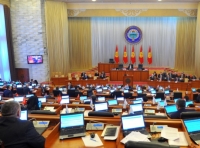 Парламентте жөлөк пул тууралуу мыйзам долбоору боюнча аймактарда коомдук угуулар өткөрүлгөнү айтылды