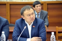 Депутат Бишкектеги жаңы курулуп, кийин бузулуп кеткен жолдор маселесин парламентте талкуулоону суранды