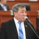 Рыскелди Момбеков издөөдө жүргөн экс-министрге орден берүү керек дейт