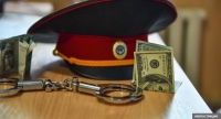 Бишкекте 24 жаштагы тергөөчү пара алып жаткан жеринен кармалды