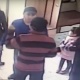 Ошто эмерек саткан дүкөндөн кардар сатуучуну ур-токмокко алган видеолор тарады