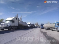 "Сосновка" көзөмөл-өткөрүү бекетинде иш таштаган айдоочулар нааразычылык акциясын токтотушту