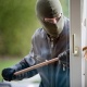 Бишкекте зер буюмдар менен 500 миңден ашык акчаны уурдаган деп шектелип мурда соттолгон жарандар кармалышты