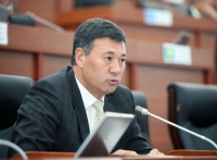 Депутат жол тыгындарын жоюу үчүн спутник шаарларын курууну сунуштады