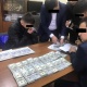 200 миң доллар пара алууга шектелип кармалган прокуратура кызматкери ооруканага түштү