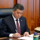 Парламенттин өкмөткө ишеним көрсөтпөө чечими президенттин кол коюусуна жөнөтүлдү