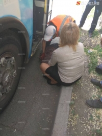 Бишкекте троллейбус сүзүп кеткен аял каза болду