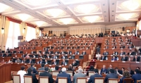 Жогорку Кеңеш оппозициялык фракцияларга бөлүнгөн эки комитеттин төрагаларын шайлоодо