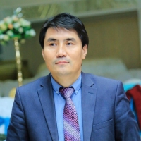 "Чиновниктин сот аркылуу журналистти банкрот кылуу максаты болбошу керек" дейт Жогорку Кеңештин басма сөз кызматынын башчысы Ибраим Нуракун уулу