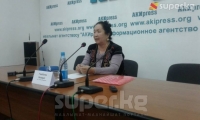 "Жол кырсыгынан кызым каза болду, артында 3 баласы калды. Күнөөлүү адам жоопко тартылбай жүрөт" дейт маркумдун апасы