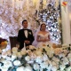 Таттуу түгөйлөргө өкүл атасы менен өкүл апасы Урмат Усенов жана Неля бриллиант көздүү нике шакегин тартуулашты
