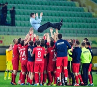 Футбол: Кыргыз курамасынын коргоочусу Валерий Кичин ойногон "Енисей" командасы Орусиянын Премьер Лигасына чыкты