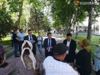 "Ош базарынын" соодагерлери Ак Үйгө жардам сурап келишсе, чиновниктер бир нече күндөн кийин жооп беребиз дешти