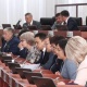 Жогорку Кеңештин депутаттары түшкү тыныгуусуз иштеп жатышат. Себеби эл өкүлдөрүнүн көпчүлүгү орозо кармашууда